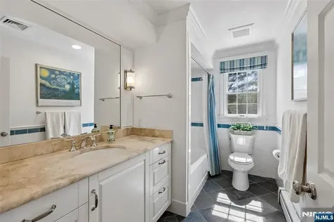 408 Drury Lane Wyckoff NJ 07481