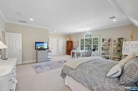 408 Drury Lane Wyckoff NJ 07481