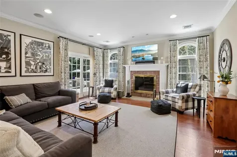 408 Drury Lane Wyckoff NJ 07481