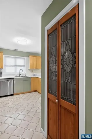 154 Marion Drive West Orange NJ 07052