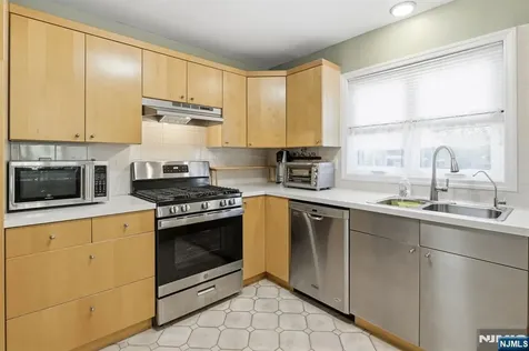 154 Marion Drive West Orange NJ 07052