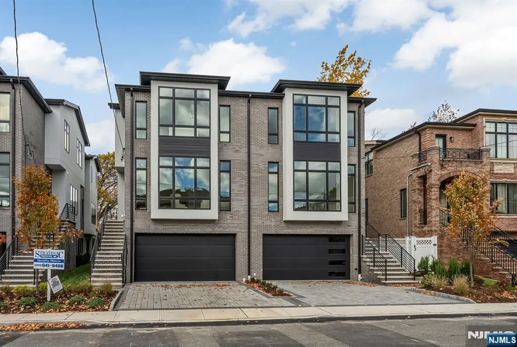 2449 Camner Street Fort Lee NJ 07024