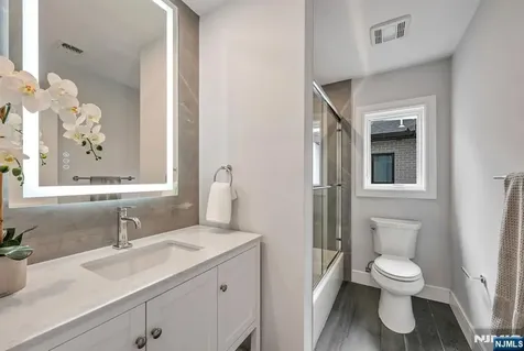 2449 Camner Street Fort Lee NJ 07024