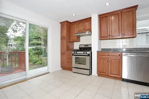 131 Highwood Avenue Leonia NJ 07605