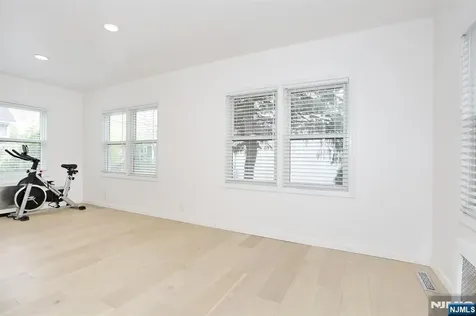 131 Highwood Avenue Leonia NJ 07605