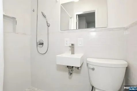 131 Highwood Avenue Leonia NJ 07605