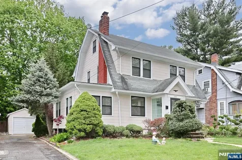 131 Highwood Avenue Leonia NJ 07605