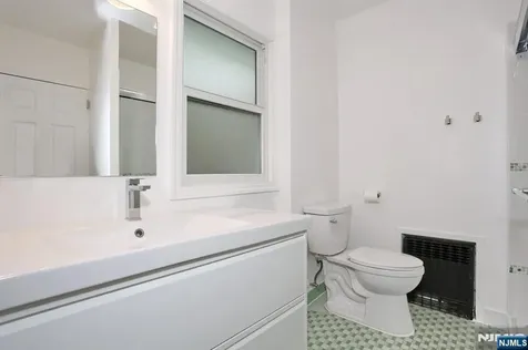 131 Highwood Avenue Leonia NJ 07605