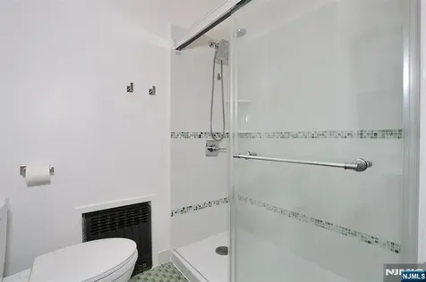 131 Highwood Avenue Leonia NJ 07605