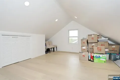 131 Highwood Avenue Leonia NJ 07605