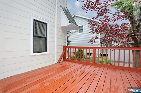 131 Highwood Avenue Leonia NJ 07605