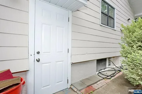 131 Highwood Avenue Leonia NJ 07605