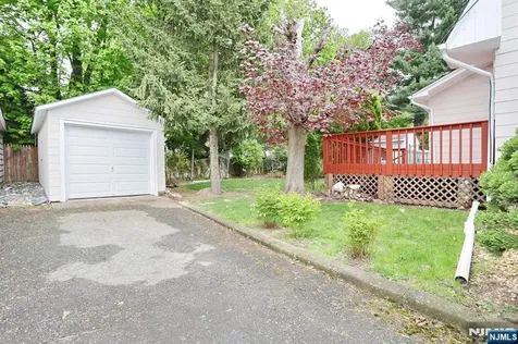 131 Highwood Avenue Leonia NJ 07605