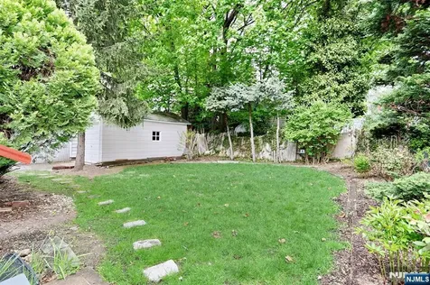 131 Highwood Avenue Leonia NJ 07605