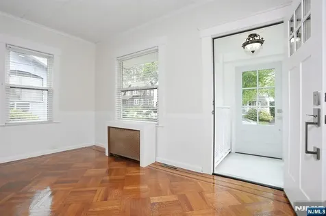 131 Highwood Avenue Leonia NJ 07605
