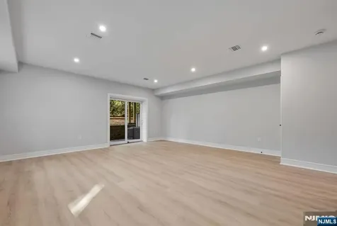 2447 Camner Street Fort Lee NJ 07024
