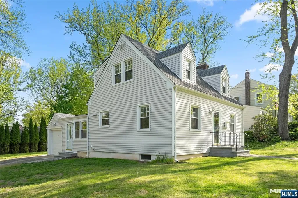 267 Hickory Avenue Tenafly NJ 07670