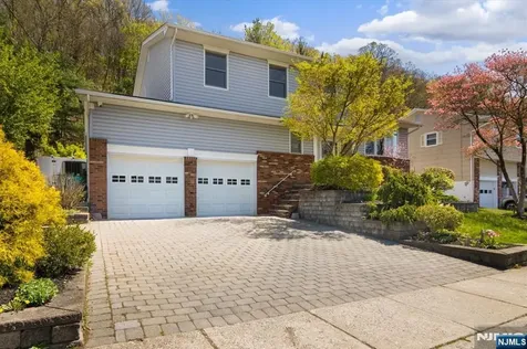 52 Molinari Drive Wanaque NJ 07465