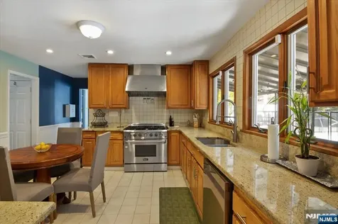 52 Molinari Drive Wanaque NJ 07465