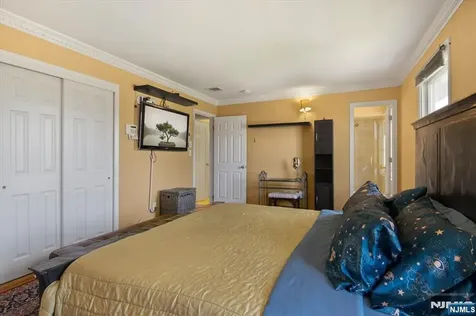 52 Molinari Drive Wanaque NJ 07465