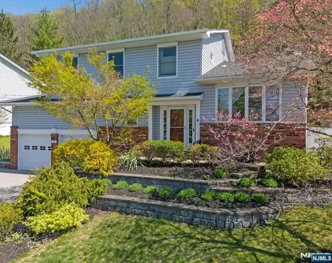52 Molinari Drive Wanaque NJ 07465