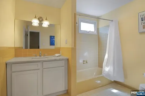 52 Molinari Drive Wanaque NJ 07465