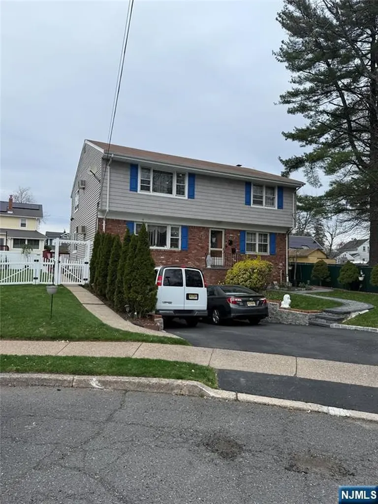 41 Coyne Court Bergenfield NJ 07621