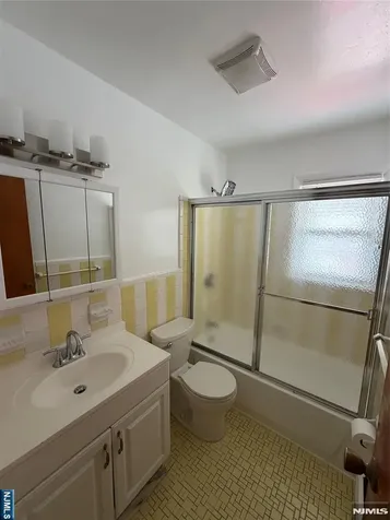 41 Coyne Court Bergenfield NJ 07621
