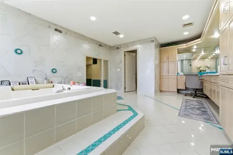 36 Fox Ledge Road Kinnelon Borough NJ 07405