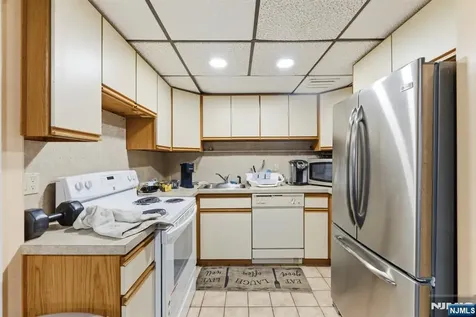 36 Fox Ledge Road Kinnelon Borough NJ 07405