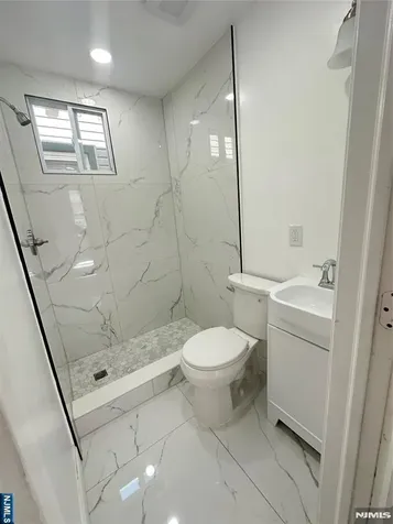 176 Lake Avenue Clifton NJ 07011