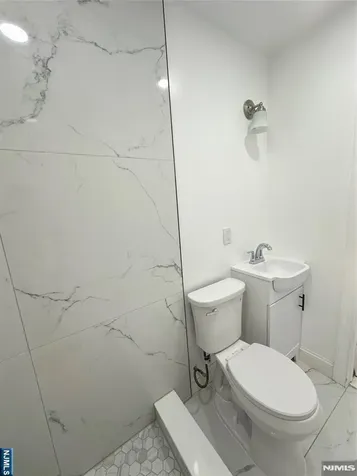 176 Lake Avenue Clifton NJ 07011