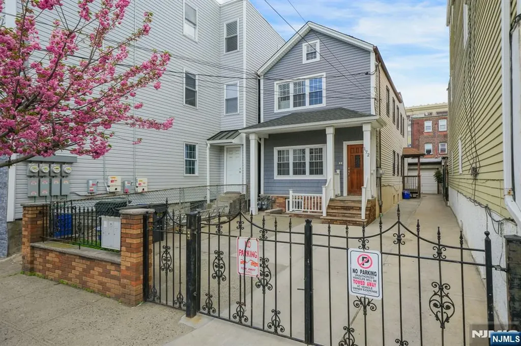 172 Chestnut Street Newark NJ 07105