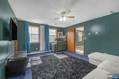 172 Chestnut Street Newark NJ 07105