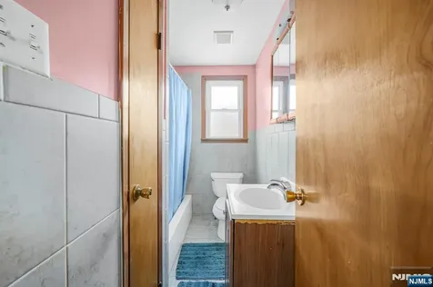 172 Chestnut Street Newark NJ 07105