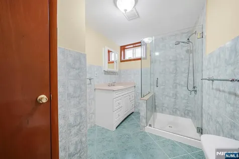 172 Chestnut Street Newark NJ 07105