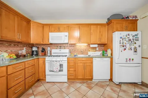 172 Chestnut Street Newark NJ 07105