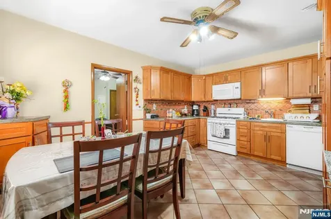 172 Chestnut Street Newark NJ 07105