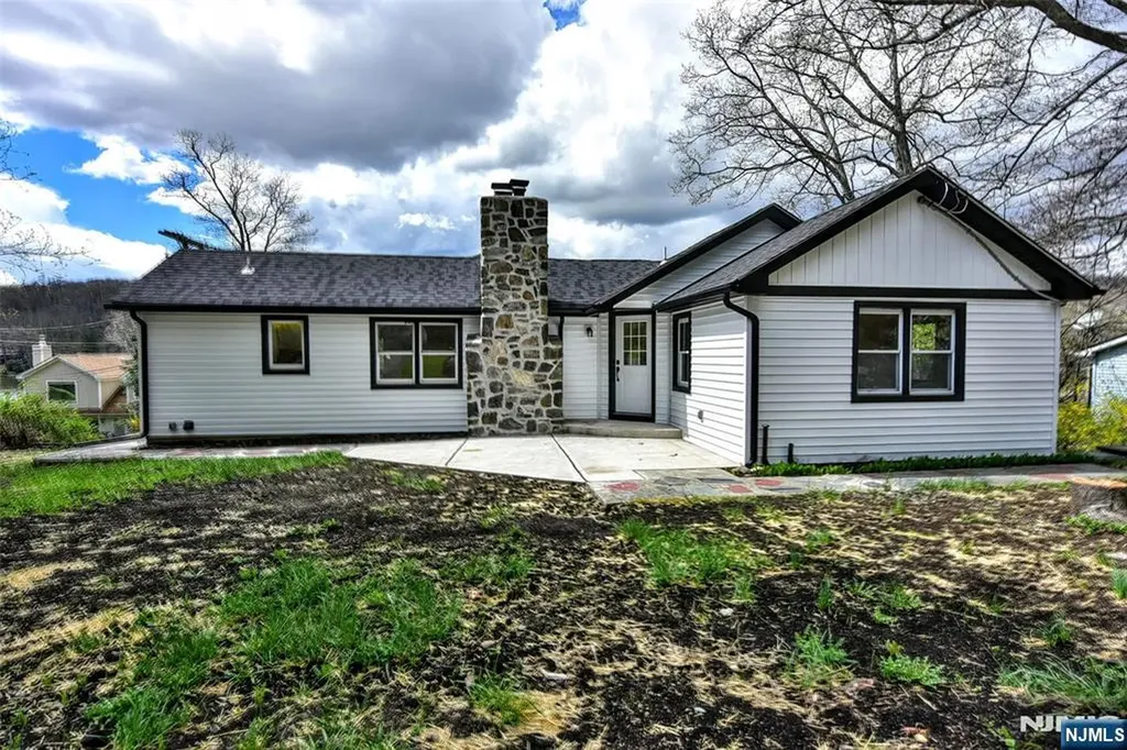 56 E Lake Shore Road Hardyston NJ 07460