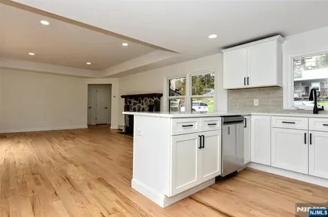 56 E Lake Shore Road Hardyston NJ 07460