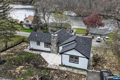 56 E Lake Shore Road Hardyston NJ 07460