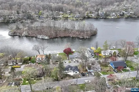 56 E Lake Shore Road Hardyston NJ 07460
