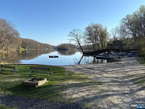 56 E Lake Shore Road Hardyston NJ 07460