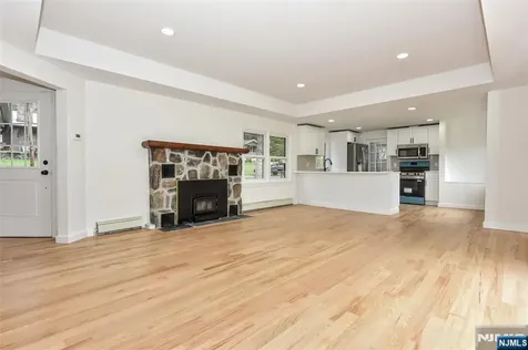 56 E Lake Shore Road Hardyston NJ 07460