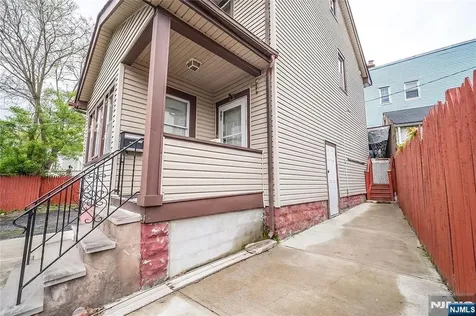 25-27 Goodwin Avenue Newark NJ 07112