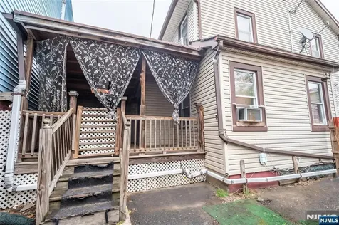 25-27 Goodwin Avenue Newark NJ 07112