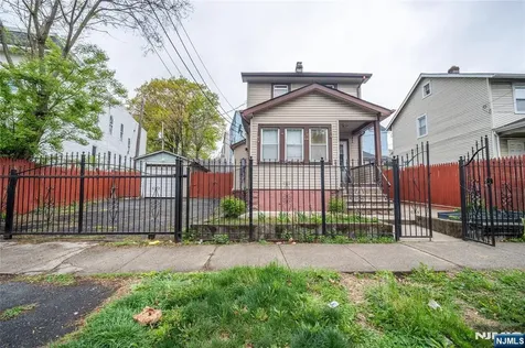 25-27 Goodwin Avenue Newark NJ 07112