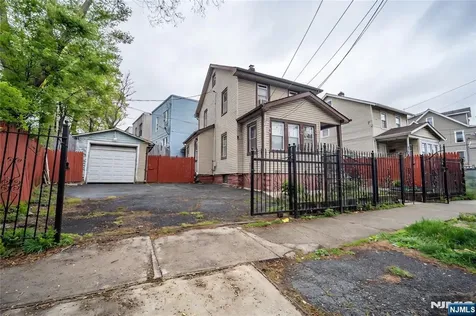 25-27 Goodwin Avenue Newark NJ 07112