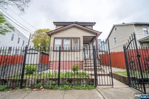 25-27 Goodwin Avenue Newark NJ 07112