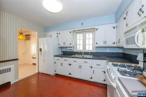 60 Sutton Avenue Totowa NJ 07512